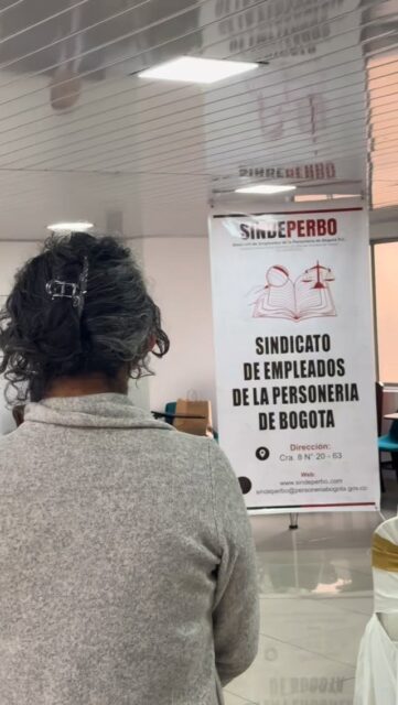 Hoy reconocemos el compromiso, la dedicación y el aporte de quienes, desde distintos espacios, contribuyen al fortalecimiento de la labor sindical y al bienestar de las y los trabajadores de la Personería de Bogotá. ✊🏽

Desde SINDEPERBO realizamos la entrega de reconocimientos a afiliadas, afiliados y también a compañeras y compañeros no afiliados, destacando su apoyo, liderazgo y participación en los procesos que fortalecen nuestra organización y la defensa colectiva de los derechos laborales. 💙

Seguimos construyendo unión, diálogo y trabajo conjunto por una mejor comunidad laboral.

#SINDEPERBO #LaborSindical #PersoneríaDeBogotá #Unidad #Reconocimiento TrabajoColectivo